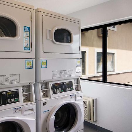 Econo Lodge 포티지 외부 사진